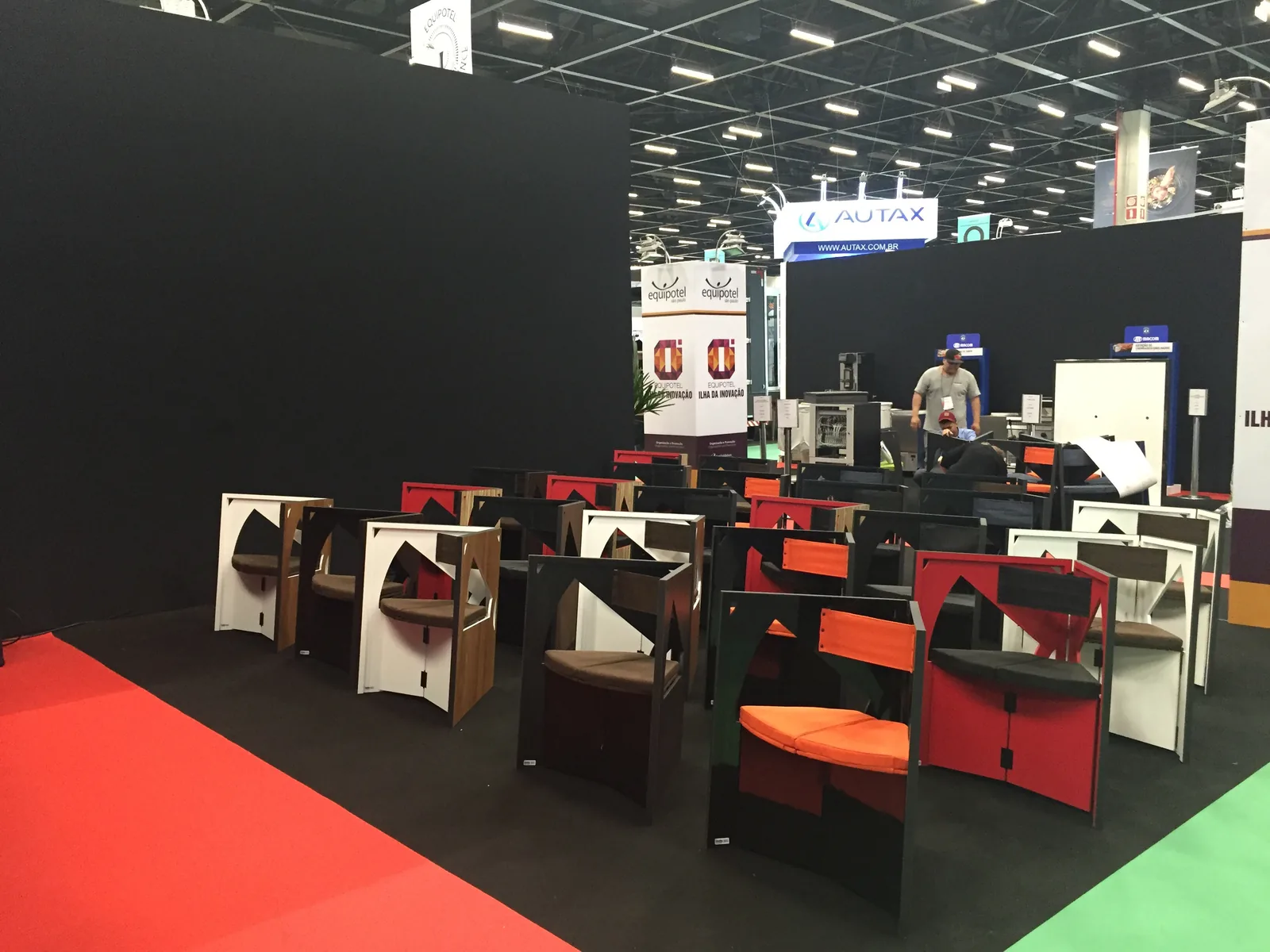 Auditório montado com Book Chairs em centro de convenções